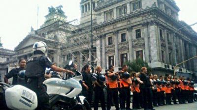 Partidos de izquierda realizan piquetes en todo el pa�s por los trabajadores condenados en Las Heras