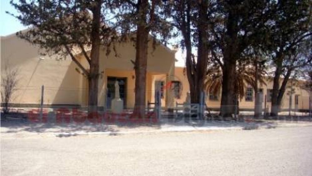 Robaron en una escuela en Fiambal�