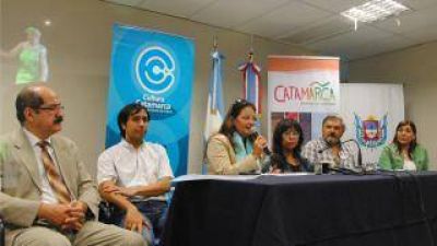 Se presentaron los Carnavales Federales de la Alegr�a en Catamarca