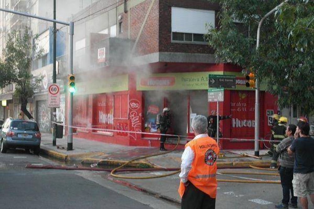 Incendio en pa�alera de Mart�nez