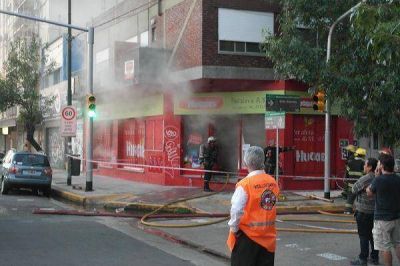 Incendio en pa�alera de Mart�nez