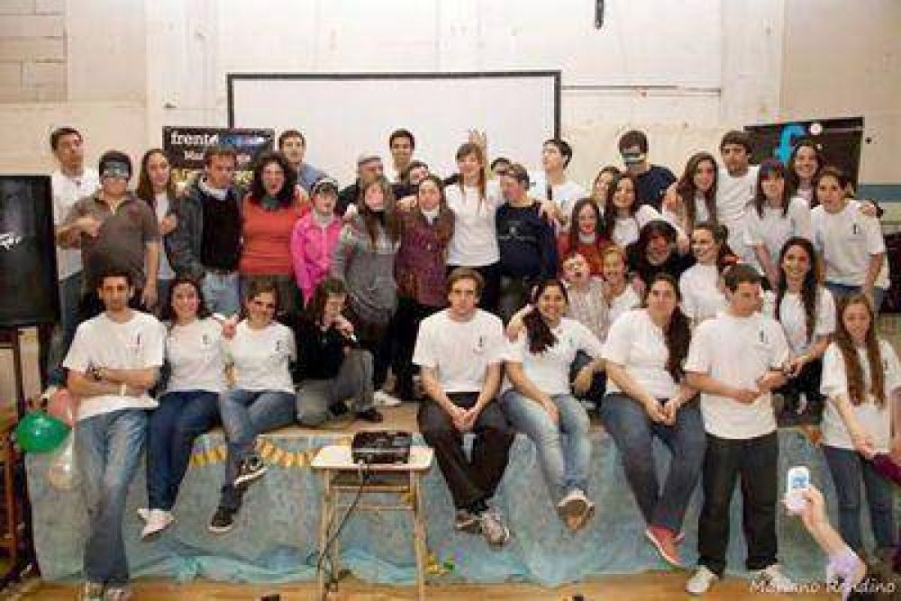 J�venes marplatenses en el III Encuentro Nacional de Frente Joven