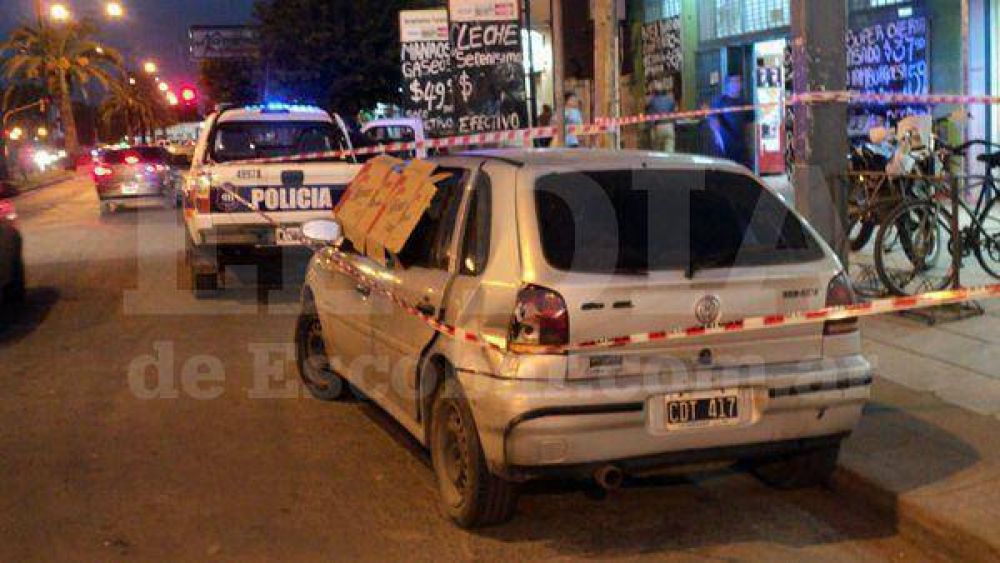 Estupor en el boulevard de Gar�n: encuentran sin vida a un hombre en un auto