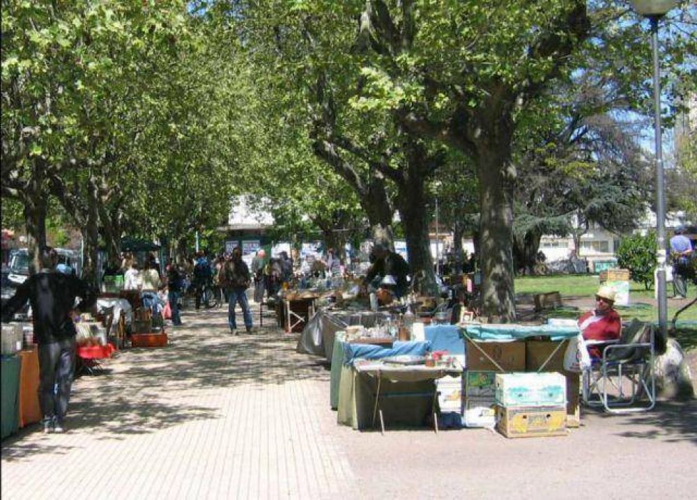 Falsos inspectores coimeaban a cuidacoches en Plaza Rocha