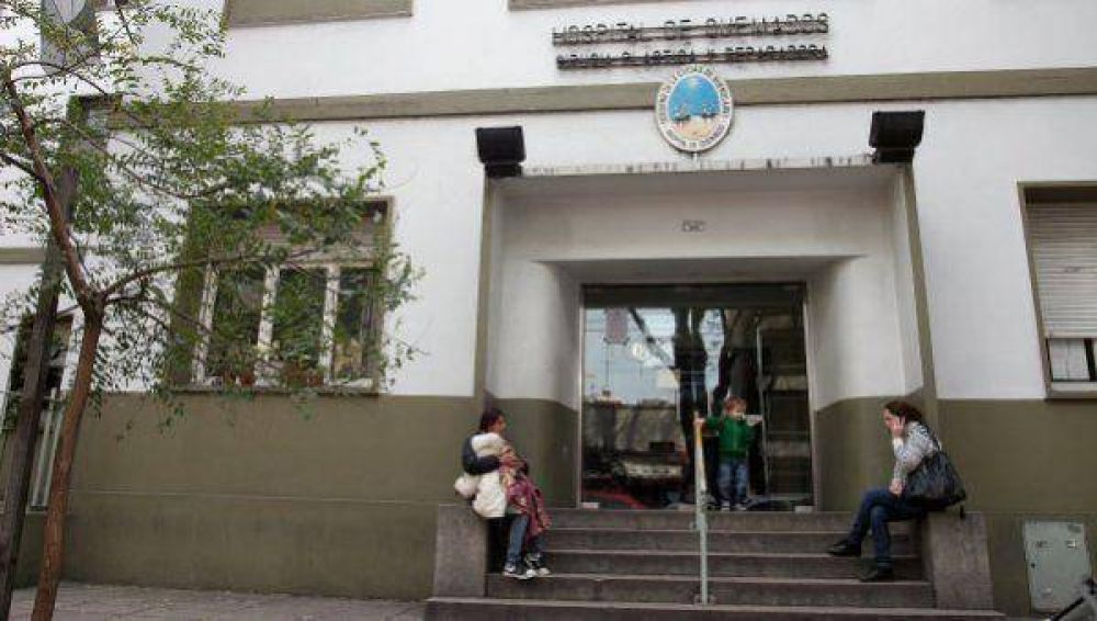 Se toparon con un polic�a, le tiraron nafta y lo prendieron fuego