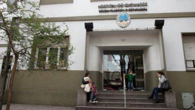 Se toparon con un polic�a, le tiraron nafta y lo prendieron fuego