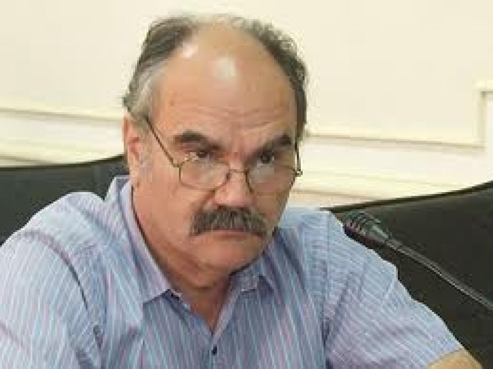 Schiavone, contra Pallares: �No es serio el senador�
