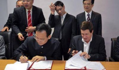 D�az P�rez firm� una acuerdo de cooperaci�n deportiva con China