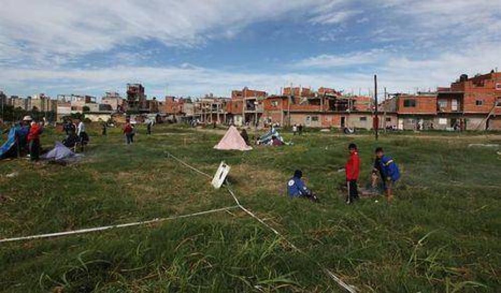 "Madres hab�a prometido viviendas a la gente"