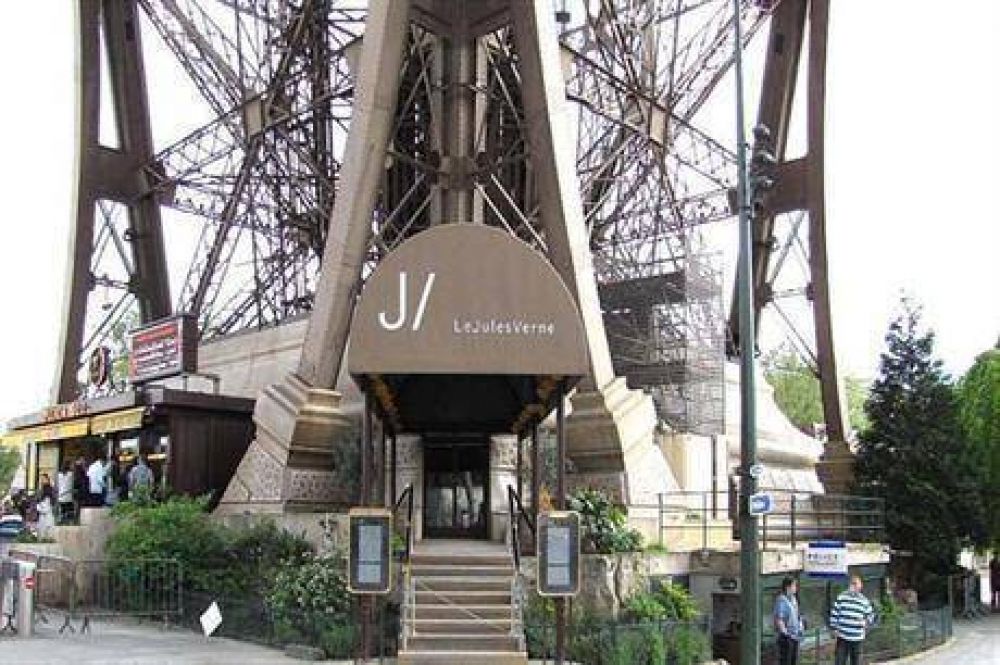 El gobierno porte�o defiende las c�maras en el Obelisco: "Tambi�n hay vigilancia en la Casa Rosada y la Torre Eiffel"