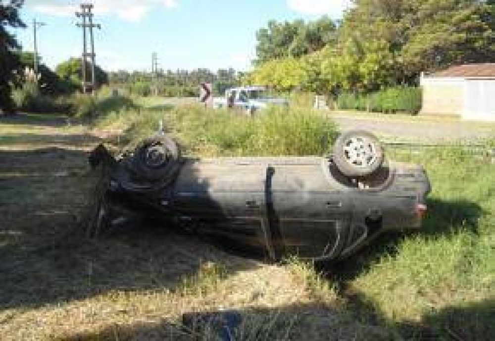 Una mujer despist� en su auto sobre la Curva de la Muerte