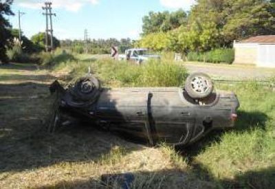 Una mujer despist� en su auto sobre la Curva de la Muerte