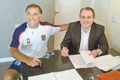 El "Huevo" S�nchez firm� con Quimsa y hoy debuta ante Quilmes