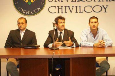 Con m�s de 200 inscriptos se present� anoche el Voluntariado en Defensa Civil 
