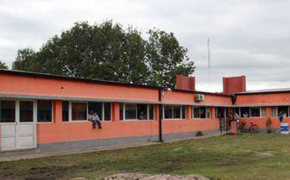 El gobernador supervis� obras en la comuna de Le�n Roug�s