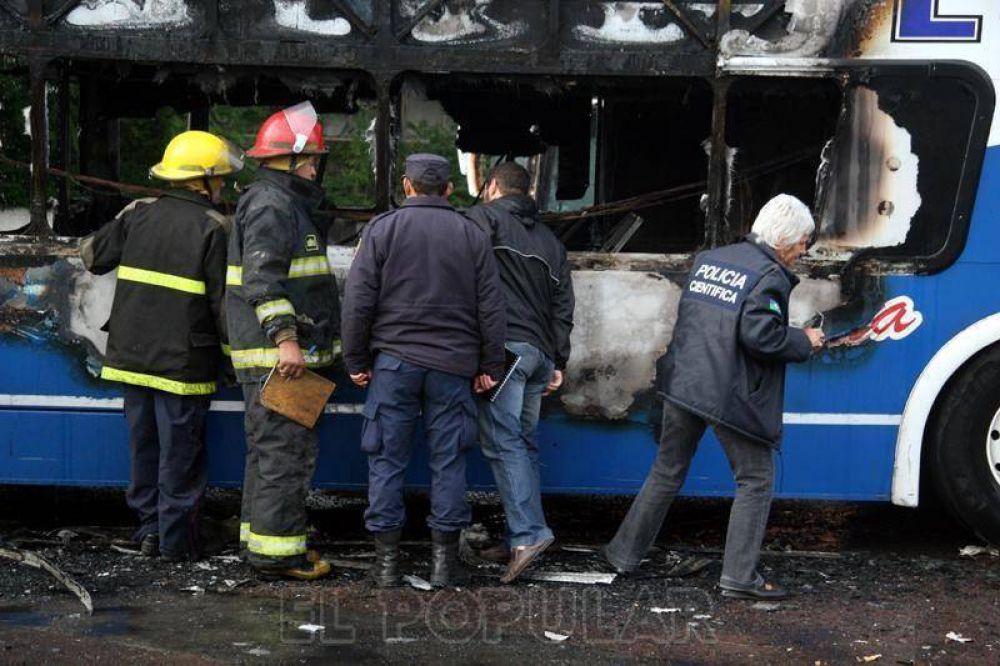 Colectivo: la v�ctima del incendio habr�a muerto asfixiada