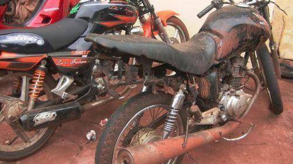 Dos detenidos con una moto robada y un arma de fuego