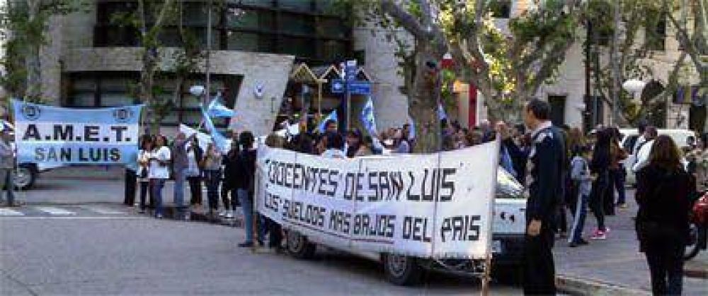Conflicto docente: mal momento para Poggi en Villa Mercedes y sigue el paro en Quines