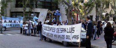 Conflicto docente: mal momento para Poggi en Villa Mercedes y sigue el paro en Quines