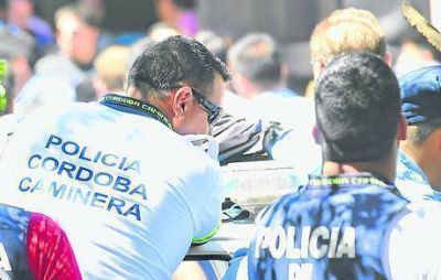 Polic�as: ocho mil de b�sico, y nada m�s