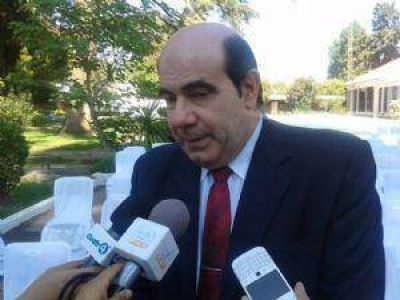 Alcoba neg� que haya un techo del 25% de aumento para los docentes y estatales
