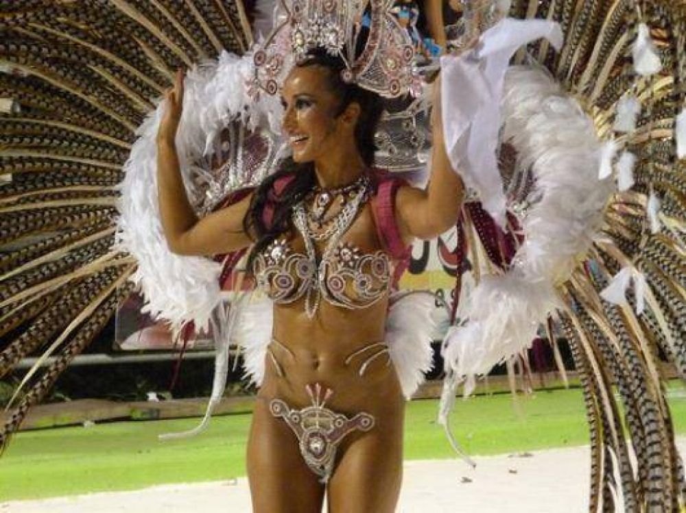 El show de comparsas se despidi� del Carnaval con las butacas vac�as
