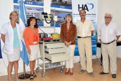 Fundaci�n Marcelino Reyes entreg� nuevo carro de emergencias al Hospital Alvear