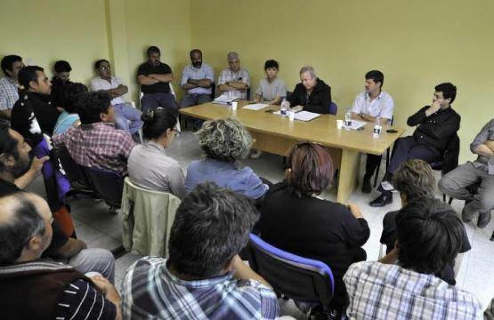 Peralta fue a Caleta y se comprometi� a dar una soluci�n a la problem�tica del agua