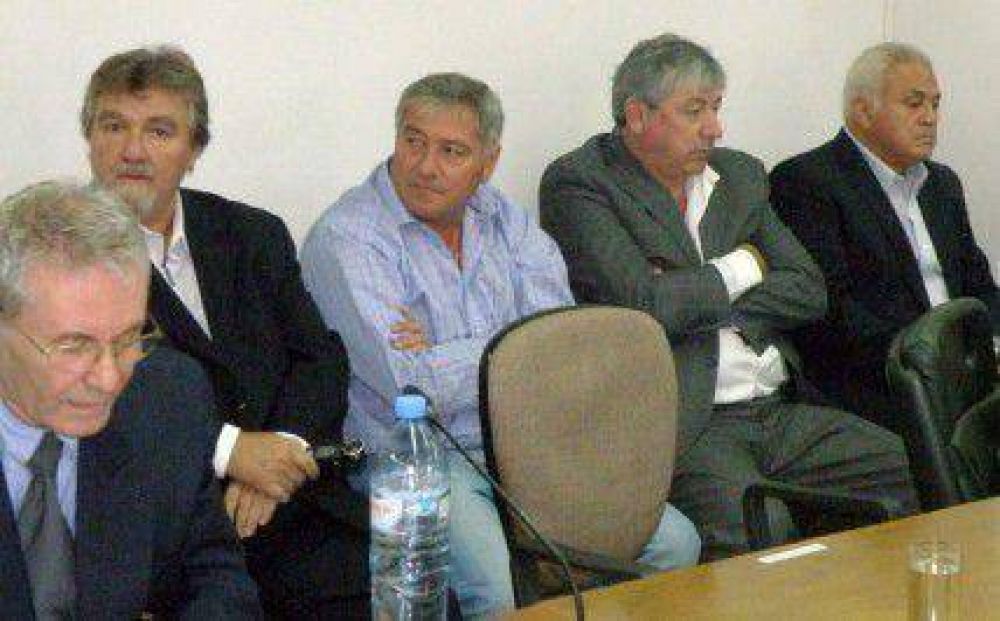 Vergonzoso: Nueva postergaci�n en el juicio por Arbos
