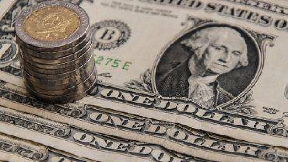 El d�lar termin� un mes de bajas en los mercados libre y oficial