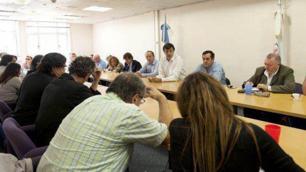 Inminente acuerdo: los docentes porte�os analizan una oferta del 31%