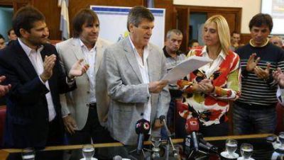 Carlos Calvo tuvo su reconocimiento por la extensa trayectoria teatral en Mar del Plata 