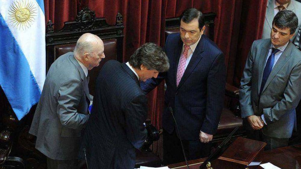 Tras asumir, Zamora se diferenci� de Cobos: "Se equivoc�, hay que mantener el compromiso"