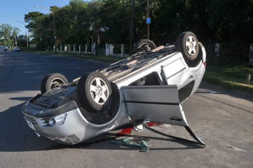 Falleci� un hombre a ra�z de espectacular colisi�n sobre la Avenida Ill�a