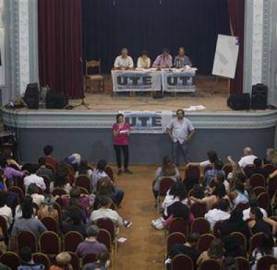 Los docentes porte�os aceptaron un aumento de 31%, pero igual van al paro