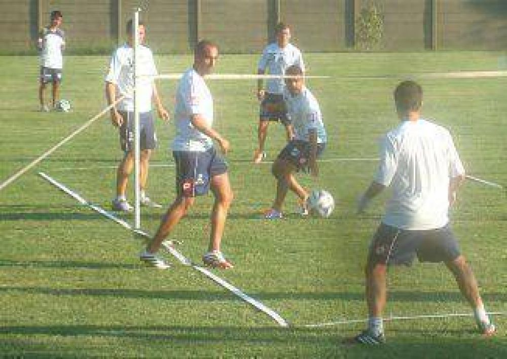 Quilmes, todav�a sin equipo definido, buscar� salir a flote ante Tigre