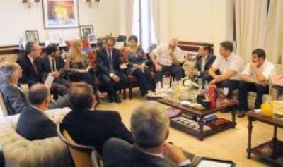 Pensando en 2015, Scioli convoc� a intendentes de la sexta secci�n