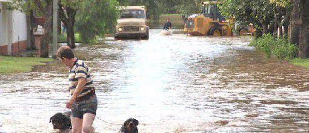 Contin�a el avance del agua en Bell Ville