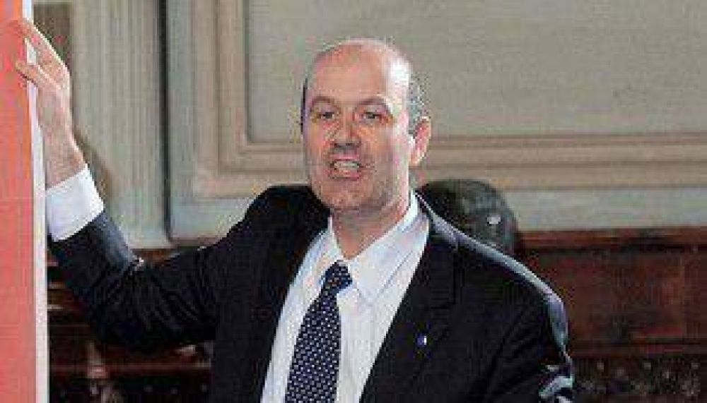 Sturzenegger compar� la marcha k con �la �poca de Mussolini�