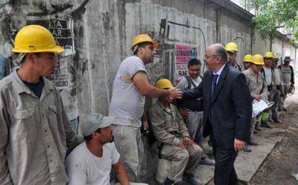 Tomada recorri� la villa 21-24 y visit� las obras que encara el Gobierno Nacional
