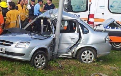 Muri� al chocar con un poste de luz en R�o Ceballos