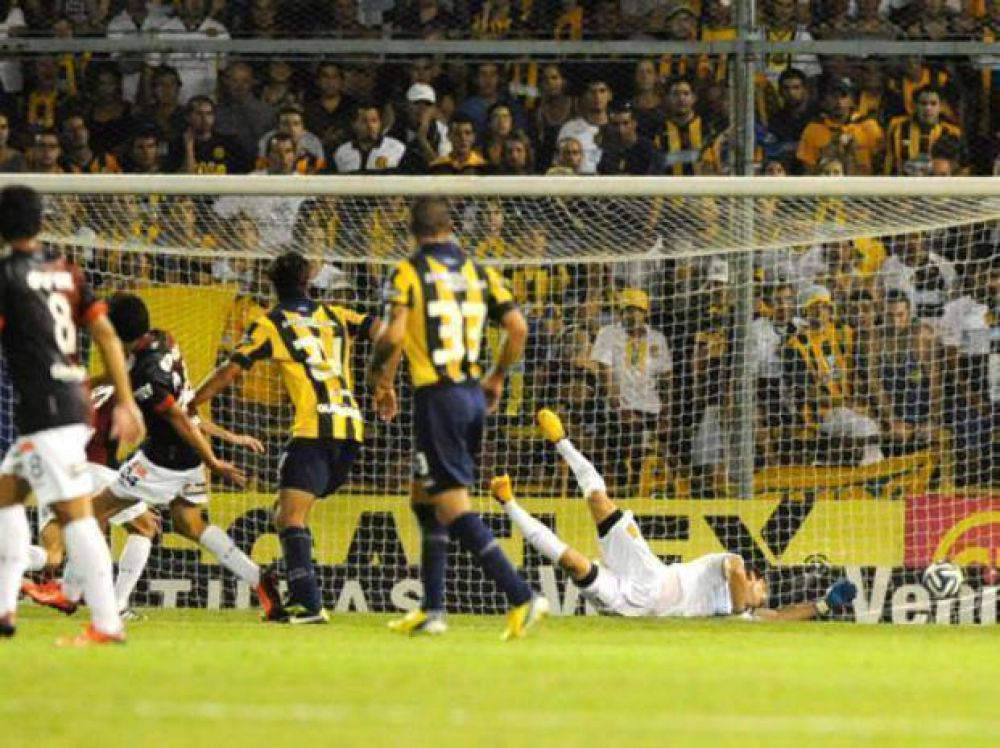 Central busc� la victoria durante todo el partido ante Col�n, pero el resultado le dio la espalda