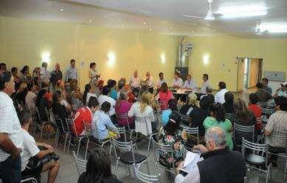 Mientras los funcionarios siguen ausentes, los vecinos de Las Tunitas crean una asamblea para buscar soluciones a la inseguridad