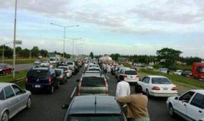 Ruta 9 colapsada por accidentes en sentido Buenos Aires - Rosario