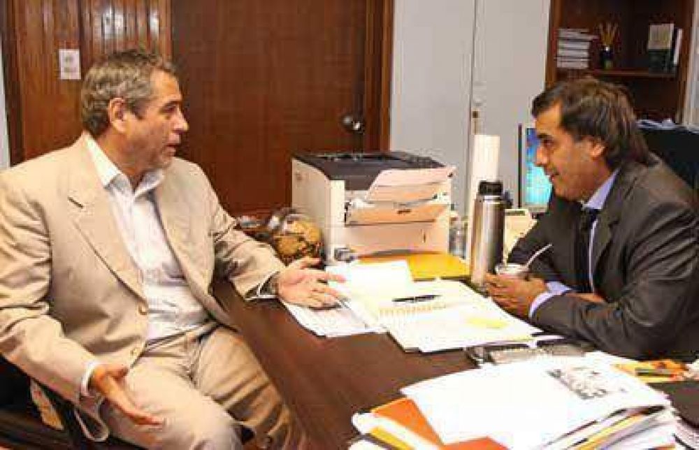 Ferraresi y el ministro Aparicio evaluaron la marcha de los programas sociales en Avellaneda