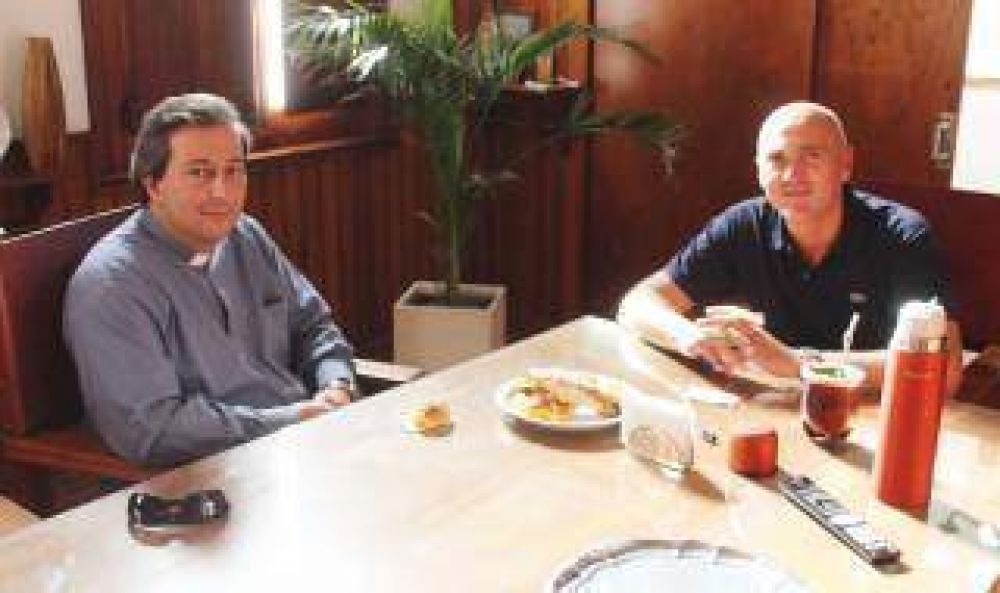 Daireaux: El Intendente Hernando recibi� al padre Alejandro Guidobaldi