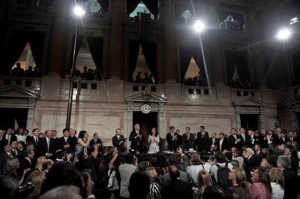 Dirigentes kirchneristas resaltaron el discurso de la Presidenta mientras los opositores destacaron "el respeto"