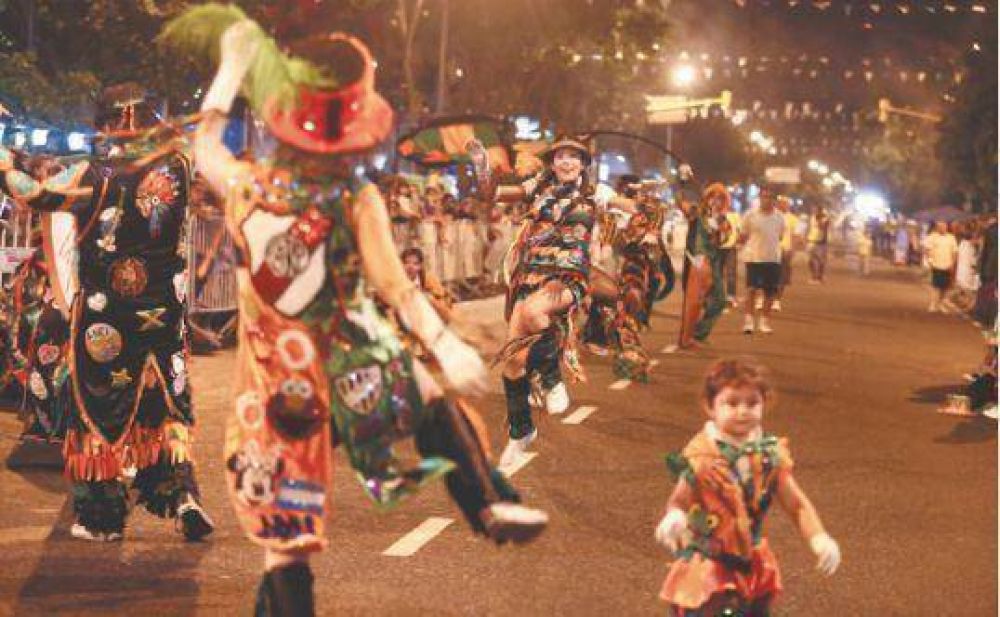 Con m�s de 30 corsos, arrancaron los cuatro d�as locos del carnaval