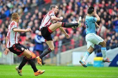 Con dos golazos, y en un minuto, el City dio vuelta la final ante Sunderland