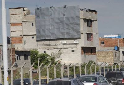 Negocio en la Villa 31: instalan carteles en las casas m�s altas y reciben dinero por publicidad